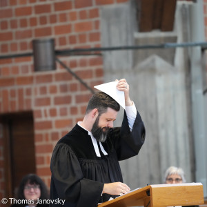 Kirchenrat Thiedmann bei der Predigt